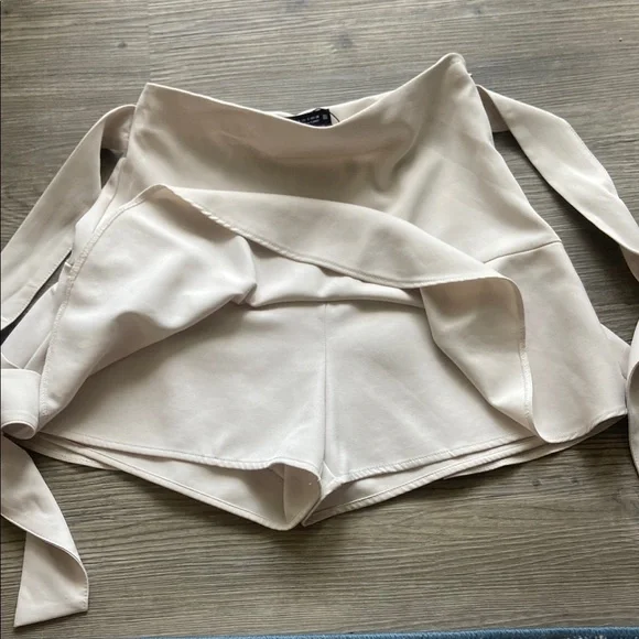Zara Cream Skort with Bow - Picture 3 of 5